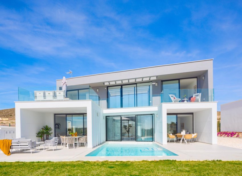 Obra nueva - Independiente / Villa -
Banos y Mendigo - Altaona Golf