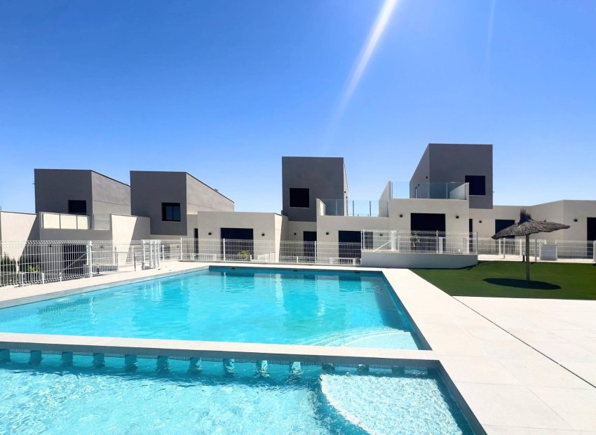 Obra nueva - Independiente / Villa -
Banos y Mendigo - Altaona Golf