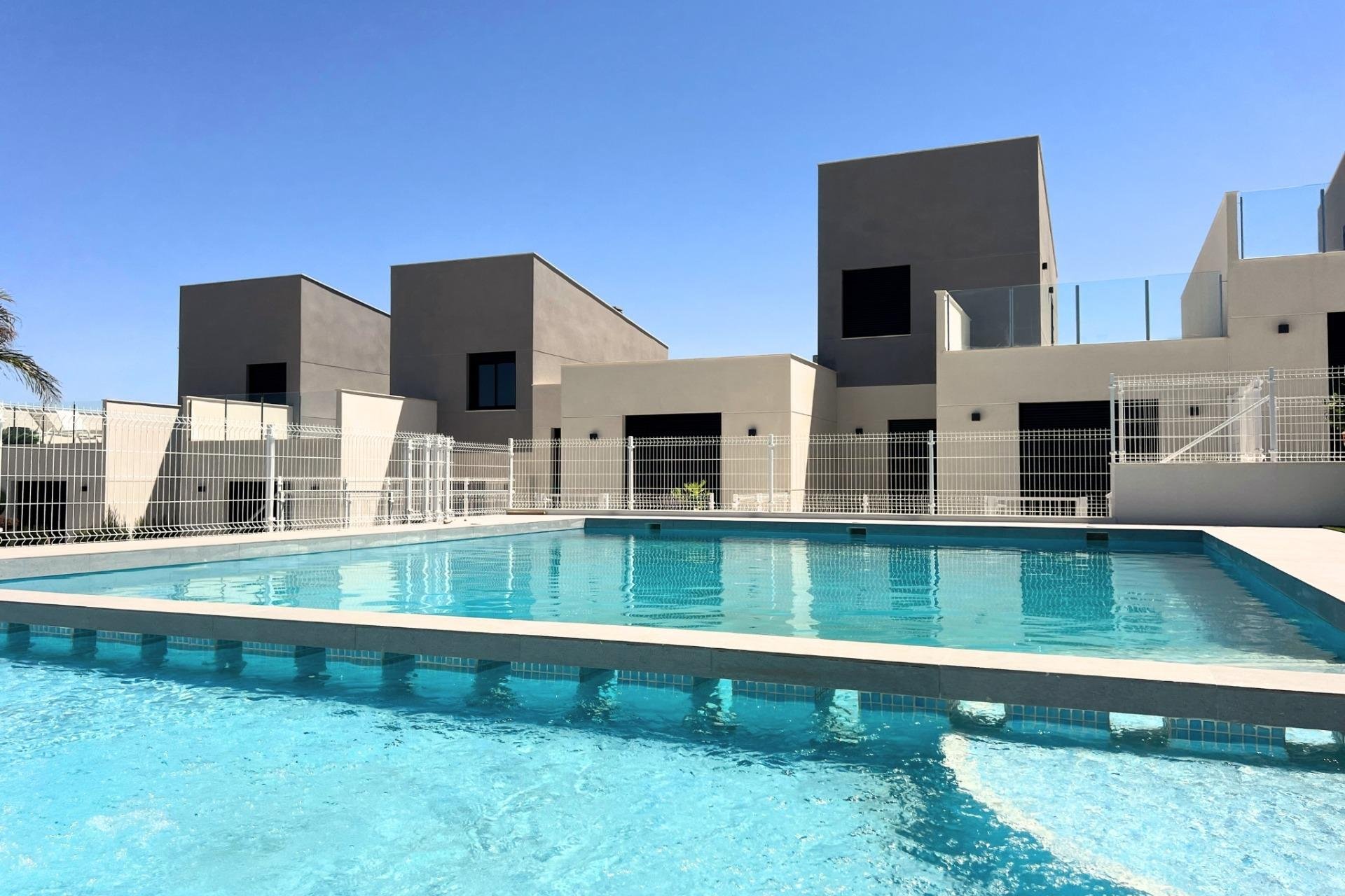 Obra nueva - Independiente / Villa -
Banos y Mendigo - Altaona Golf