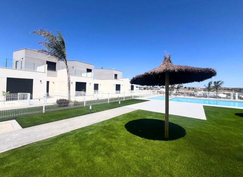 Obra nueva - Independiente / Villa -
Banos y Mendigo - Altaona Golf