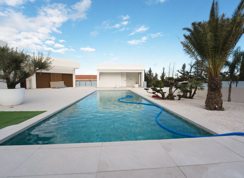 Obra nueva - Independiente / Villa -
Benejúzar