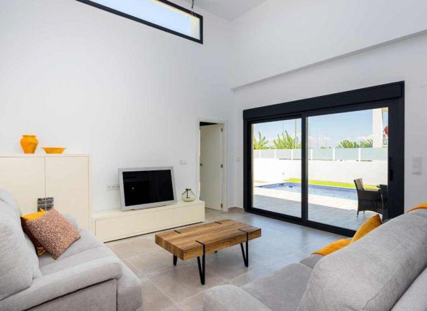 Obra nueva - Independiente / Villa -
Daya Nueva - Centro