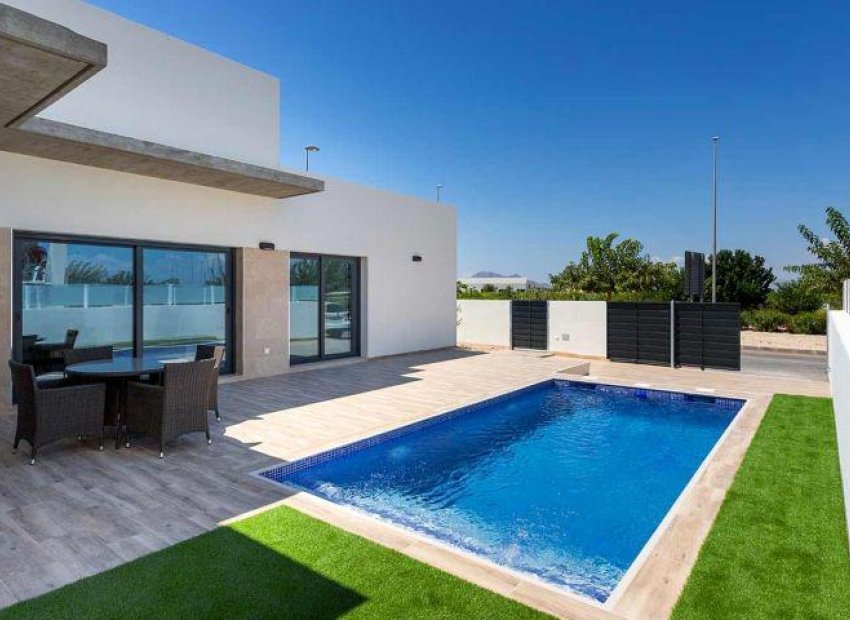 Obra nueva - Independiente / Villa -
Daya Nueva - Centro