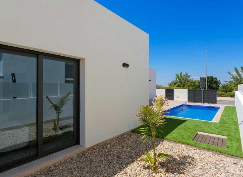 Obra nueva - Independiente / Villa -
Daya Nueva - Centro