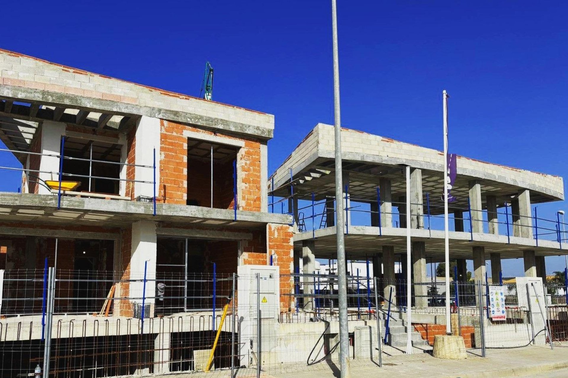Obra nueva - Independiente / Villa -
Dolores - polideportivo