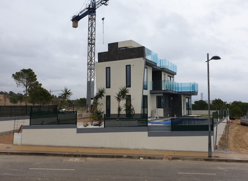 Obra nueva - Independiente / Villa -
Finestrat - Campana Garden