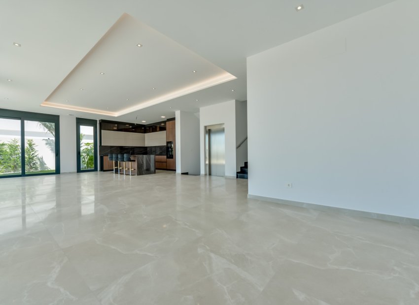 Obra nueva - Independiente / Villa -
Finestrat