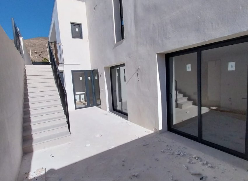 Obra nueva - Independiente / Villa -
Fortuna