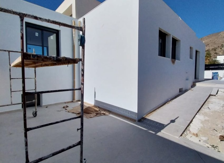 Obra nueva - Independiente / Villa -
Fortuna
