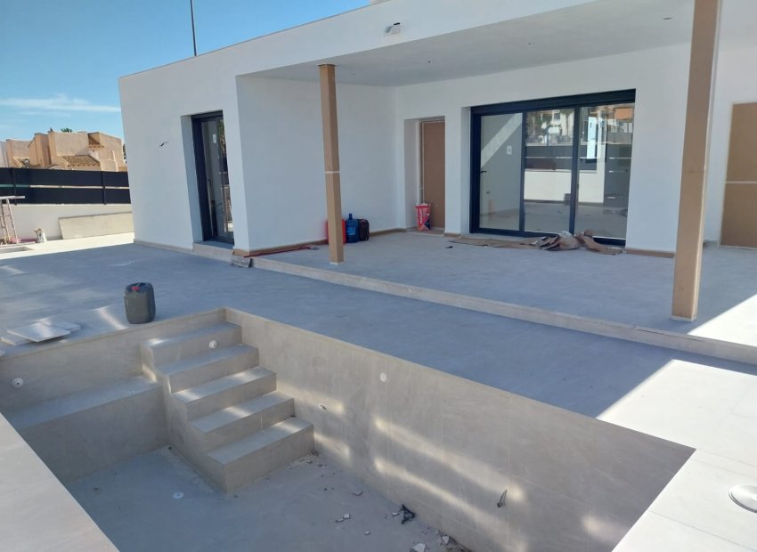 Obra nueva - Independiente / Villa -
Fortuna