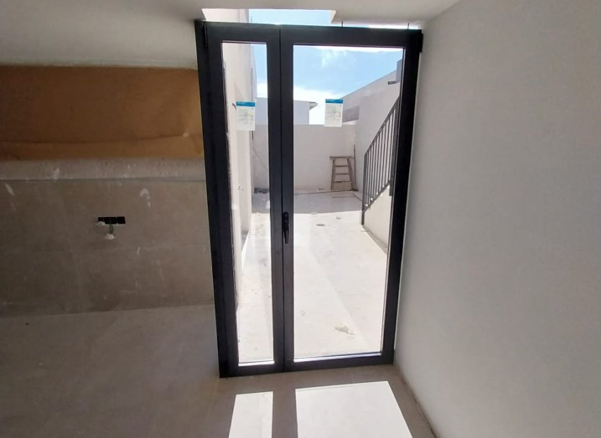 Obra nueva - Independiente / Villa -
Fortuna