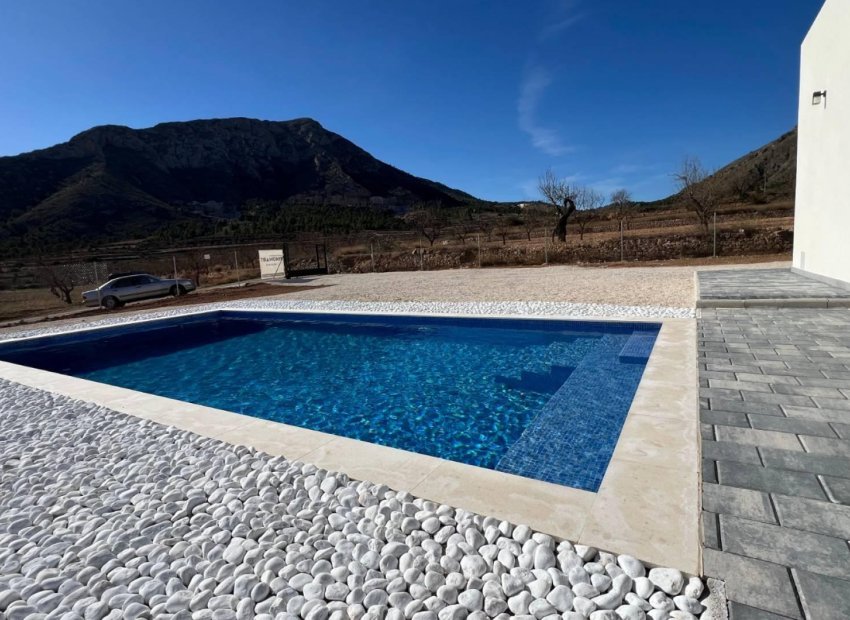Obra nueva - Independiente / Villa -
Hondón de las Nieves - La Canalosa