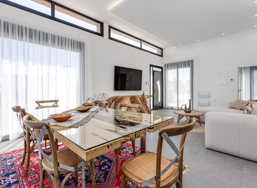 Obra nueva - Independiente / Villa -
La Mata