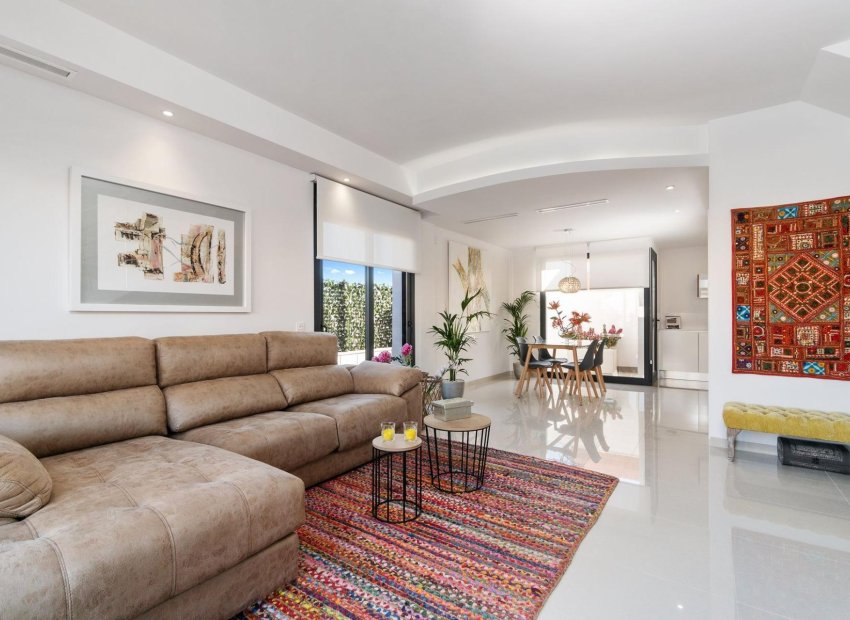 Obra nueva - Independiente / Villa -
Los Montesinos - La Herrada