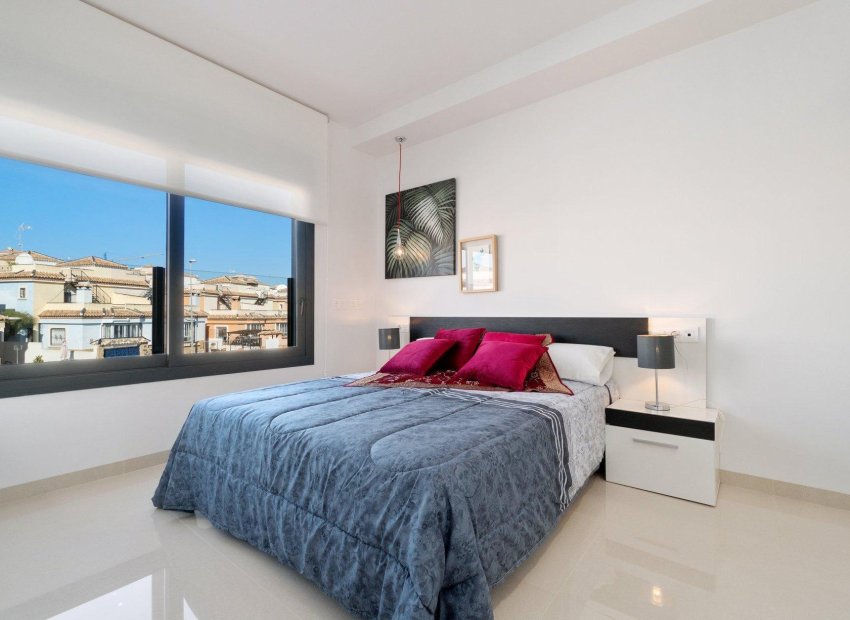 Obra nueva - Independiente / Villa -
Los Montesinos - La Herrada