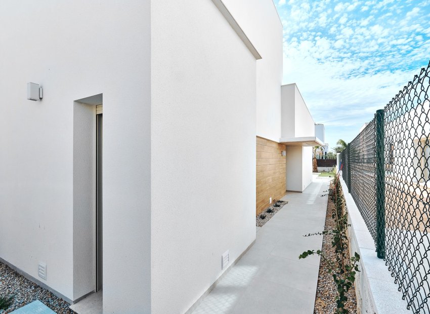 Obra nueva - Independiente / Villa -
Los Montesinos