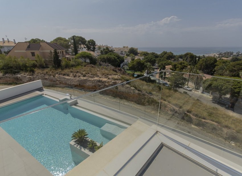 Obra nueva - Independiente / Villa -
Orihuela Costa - Campoamor