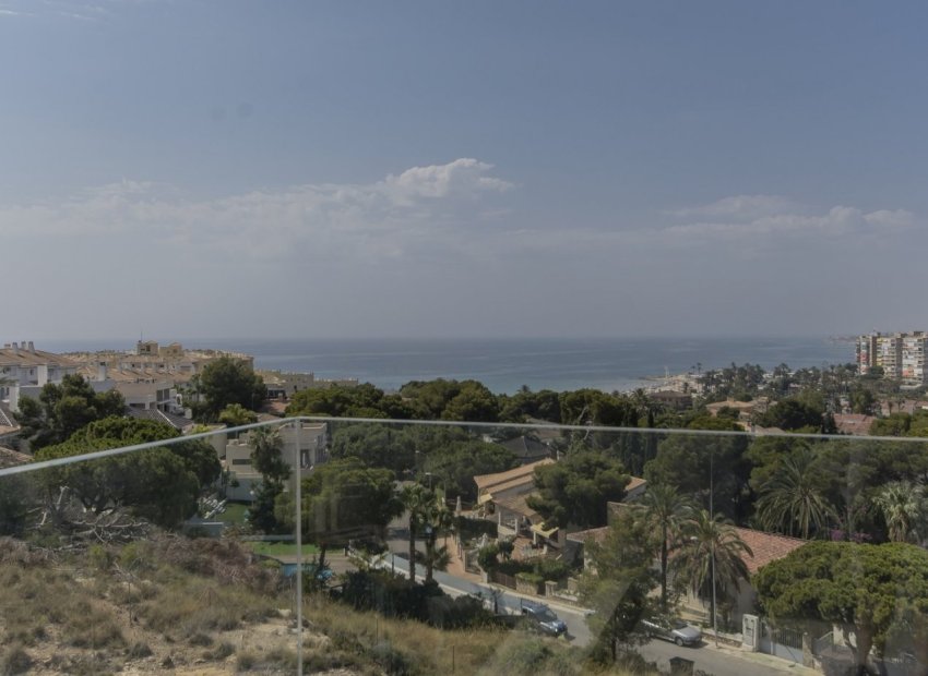 Obra nueva - Independiente / Villa -
Orihuela Costa - Campoamor