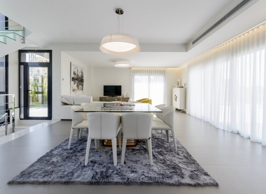 Obra nueva - Independiente / Villa -
Orihuela Costa - Campoamor