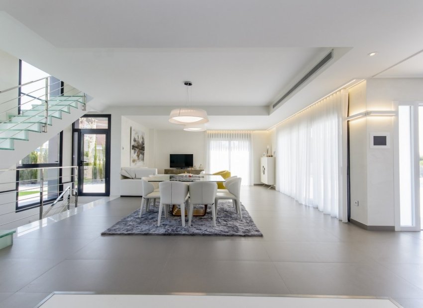 Obra nueva - Independiente / Villa -
Orihuela Costa - Campoamor