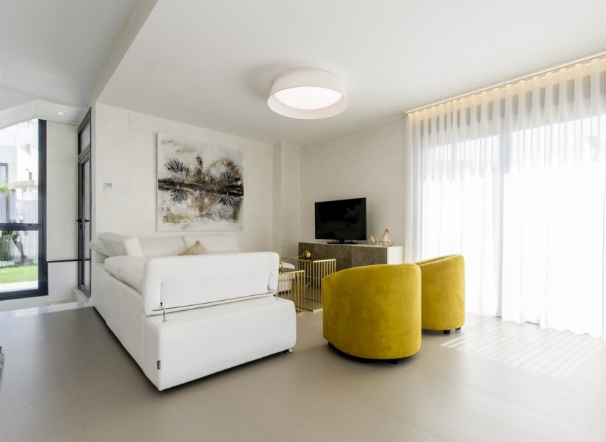 Obra nueva - Independiente / Villa -
Orihuela Costa - Campoamor