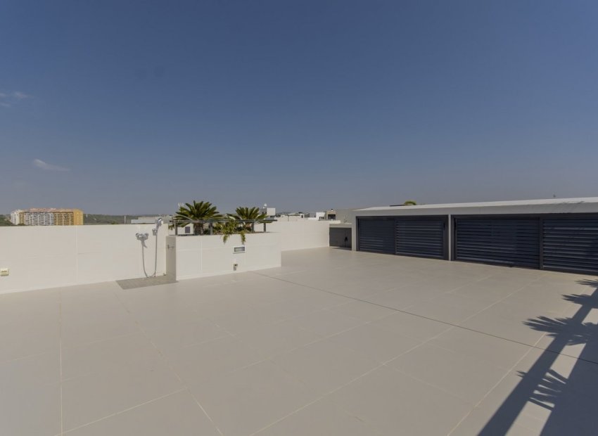 Obra nueva - Independiente / Villa -
Orihuela Costa - Campoamor