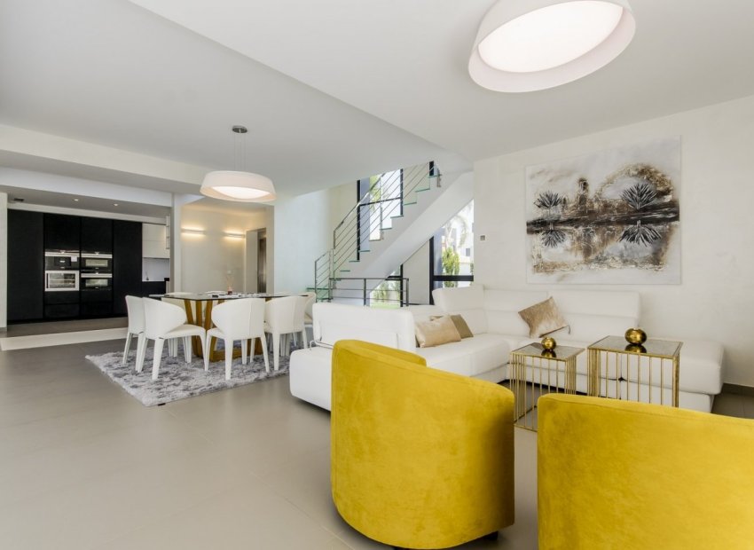 Obra nueva - Independiente / Villa -
Orihuela Costa - Campoamor