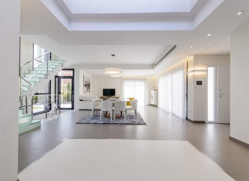 Obra nueva - Independiente / Villa -
Orihuela Costa - Campoamor