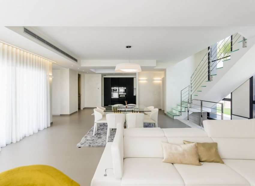 Obra nueva - Independiente / Villa -
Orihuela Costa - Campoamor
