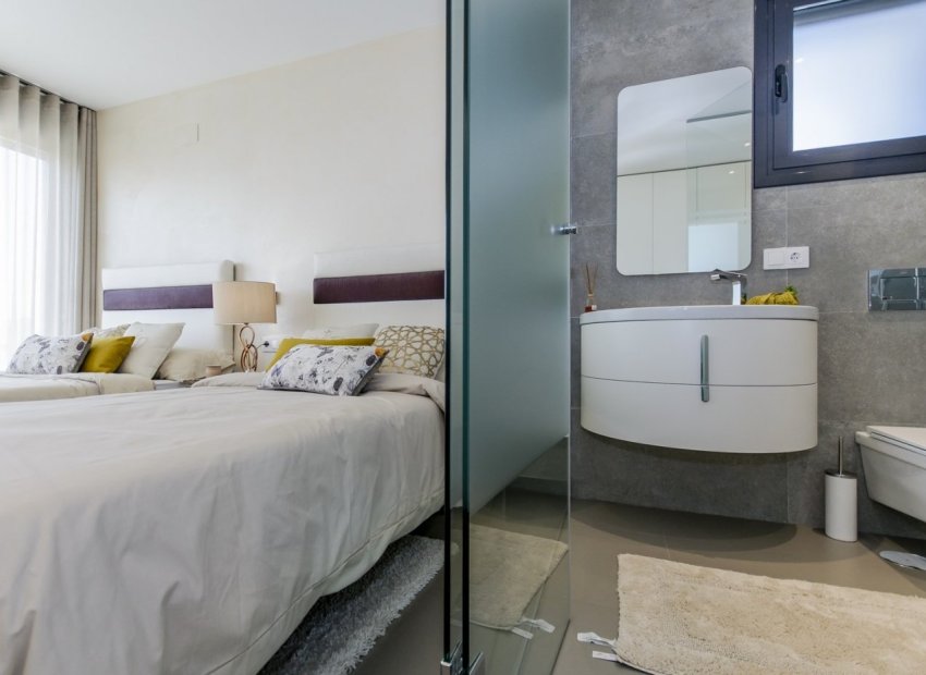Obra nueva - Independiente / Villa -
Orihuela Costa - Campoamor
