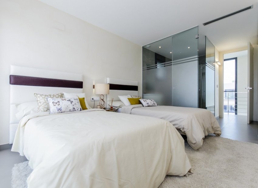 Obra nueva - Independiente / Villa -
Orihuela Costa - Campoamor
