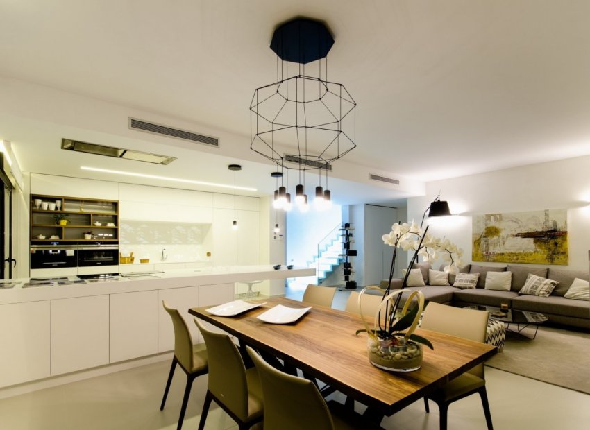 Obra nueva - Independiente / Villa -
Orihuela Costa - Campoamor