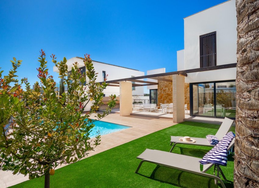 Obra nueva - Independiente / Villa -
Orihuela Costa - Campoamor