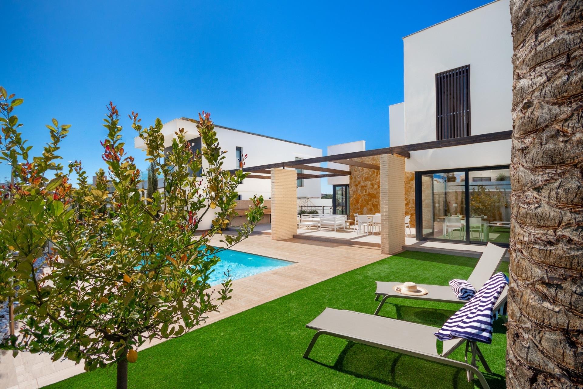 Obra nueva - Independiente / Villa -
Orihuela Costa - Campoamor