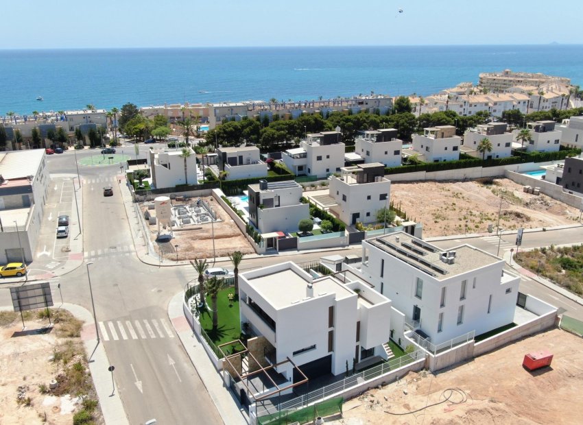 Obra nueva - Independiente / Villa -
Orihuela Costa - Campoamor