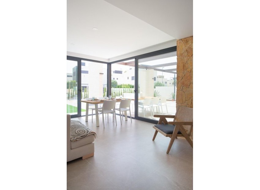 Obra nueva - Independiente / Villa -
Orihuela Costa - Campoamor