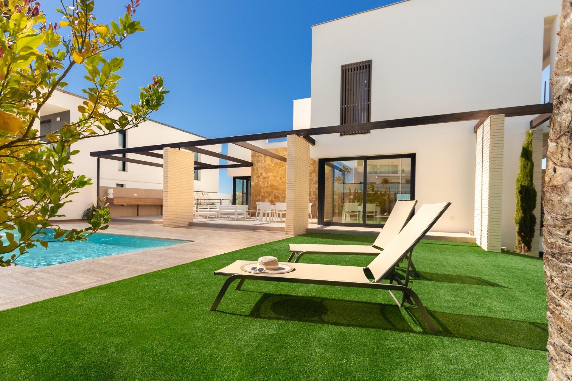 Obra nueva - Independiente / Villa -
Orihuela Costa - Campoamor