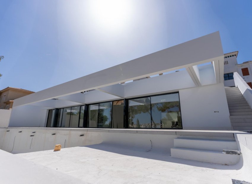 Obra nueva - Independiente / Villa -
Orihuela Costa - Las Filipinas