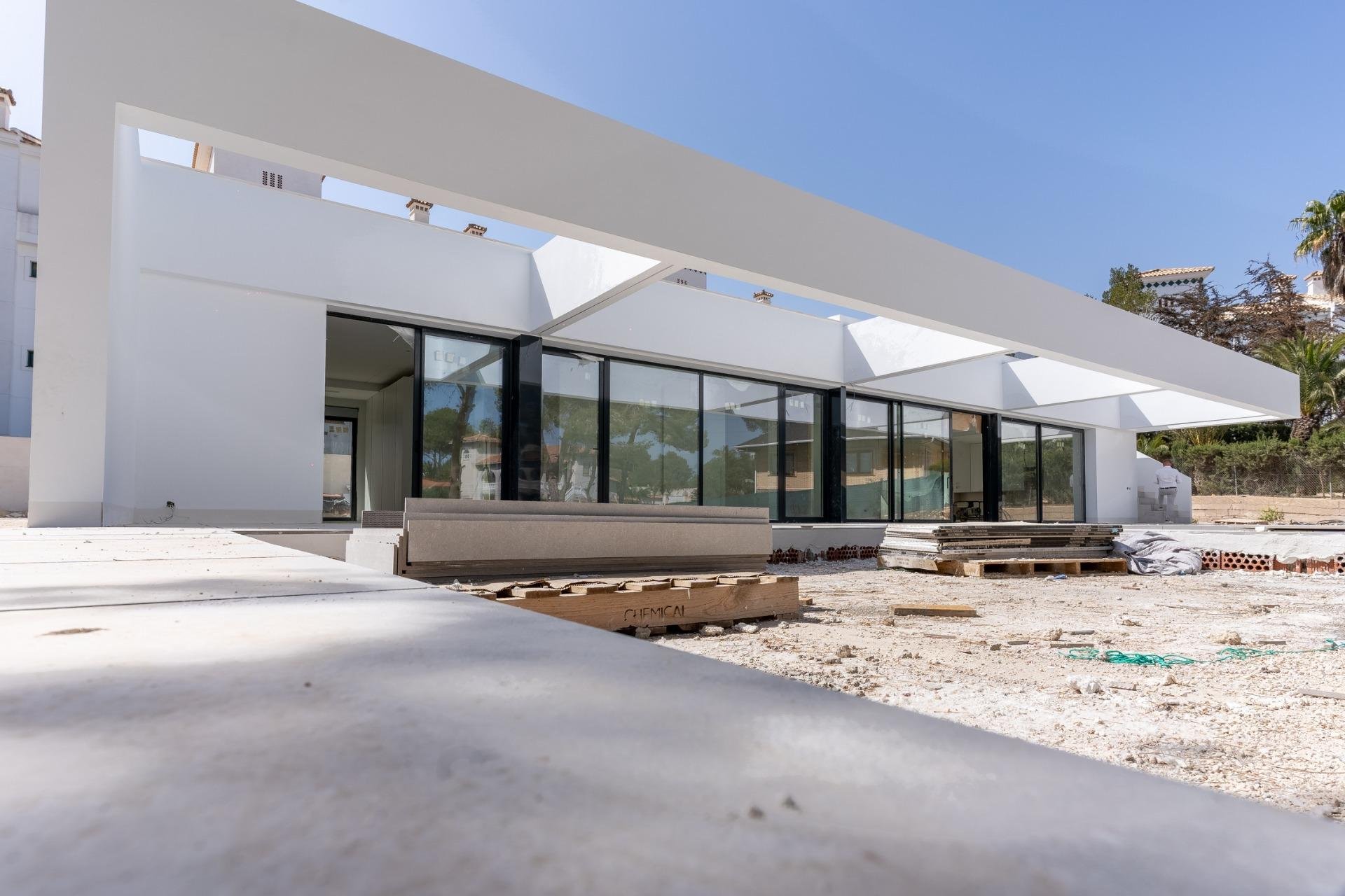 Obra nueva - Independiente / Villa -
Orihuela Costa - Las Filipinas
