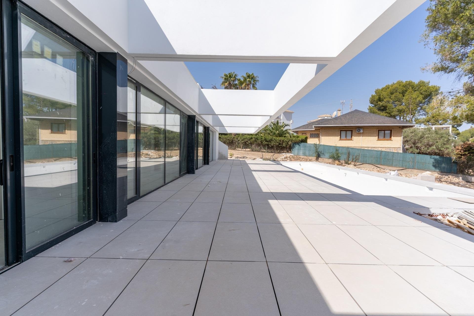 Obra nueva - Independiente / Villa -
Orihuela Costa - Las Filipinas