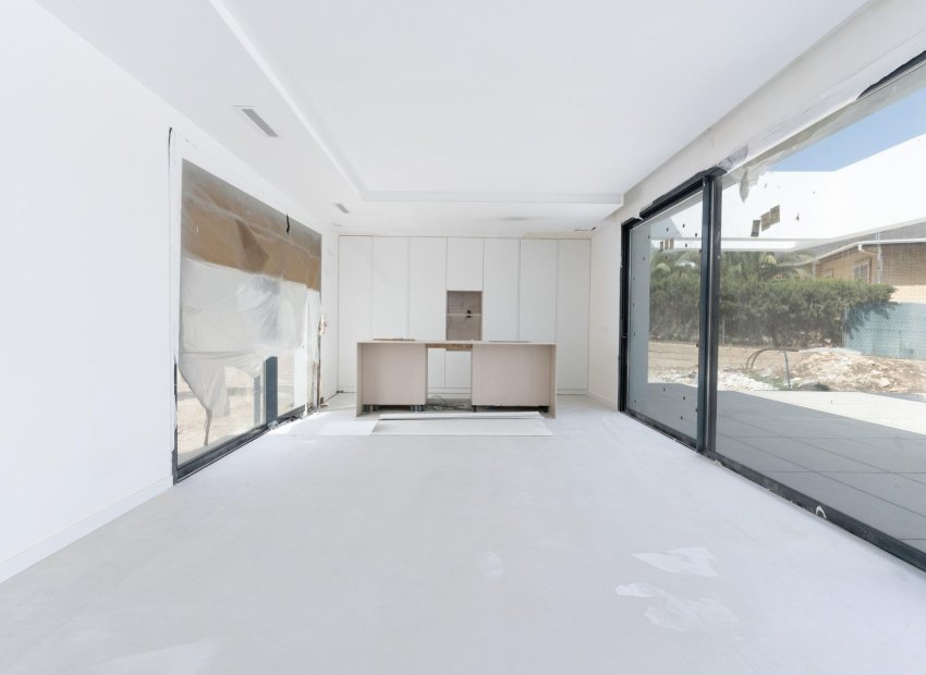 Obra nueva - Independiente / Villa -
Orihuela Costa - Las Filipinas