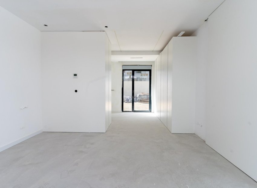 Obra nueva - Independiente / Villa -
Orihuela Costa - Las Filipinas