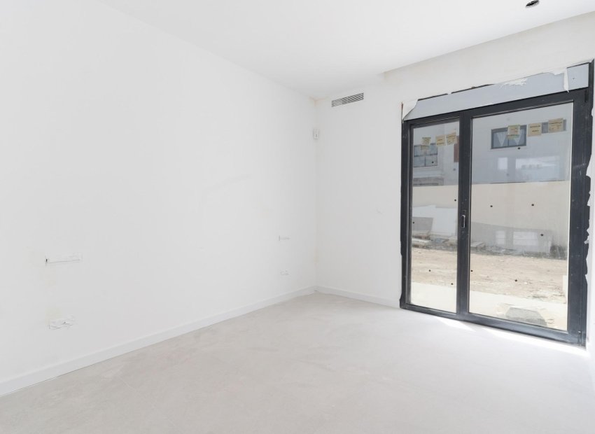 Obra nueva - Independiente / Villa -
Orihuela Costa - Las Filipinas