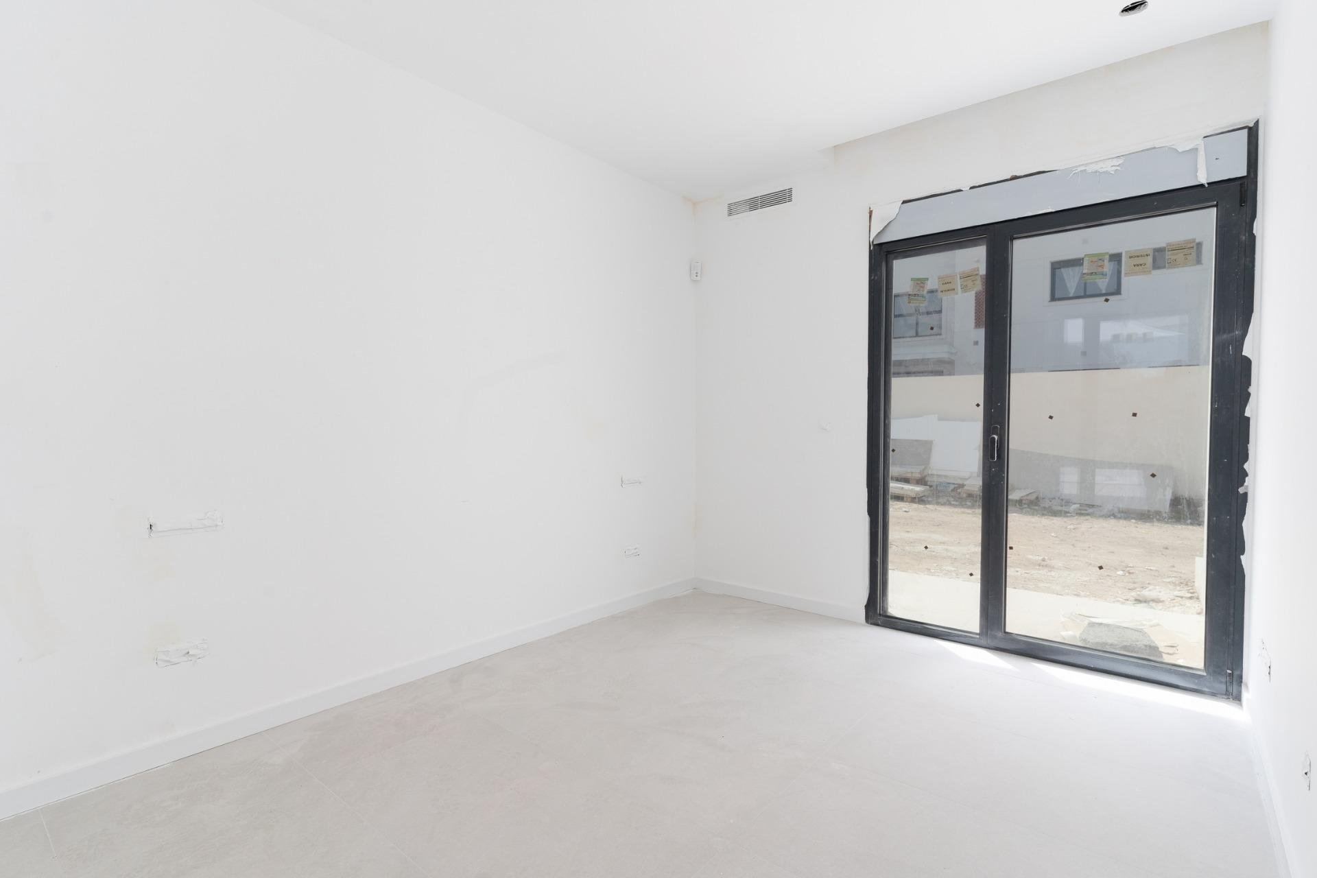 Obra nueva - Independiente / Villa -
Orihuela Costa - Las Filipinas