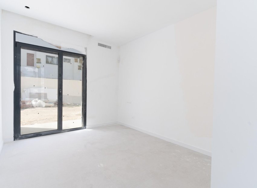 Obra nueva - Independiente / Villa -
Orihuela Costa - Las Filipinas
