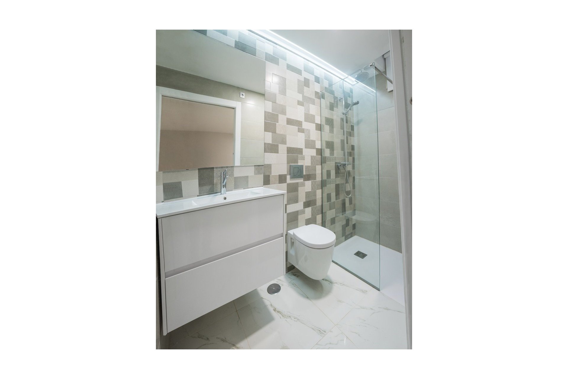 Obra nueva - Independiente / Villa -
Orihuela Costa - Villamartín