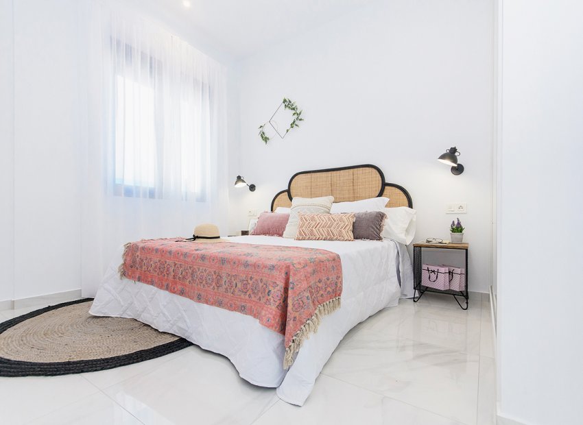 Obra nueva - Independiente / Villa -
Orihuela