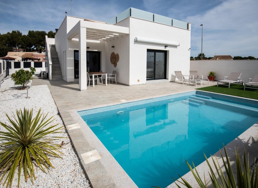 Obra nueva - Independiente / Villa -
Pilar de la Horadada - Pinar de Campoverde