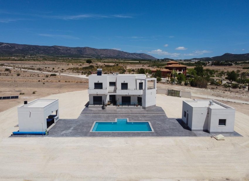 Obra nueva - Independiente / Villa -
Pinoso - Camino Del Prado