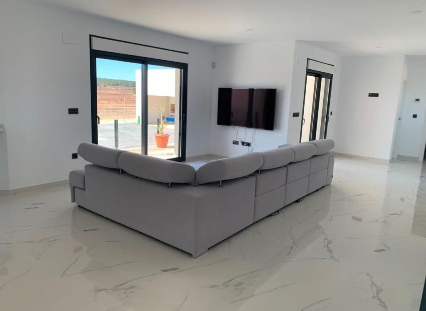 Obra nueva - Independiente / Villa -
Pinoso - Camino Del Prado